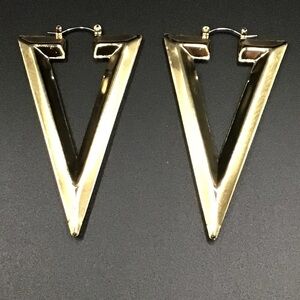 🚨 Gold Triangle Hoop Earrings